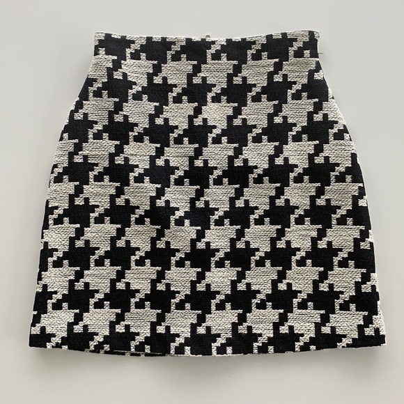H&M Dresses & Skirts - H&M Houndstooth Mini Skirt